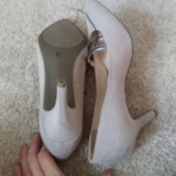 Shoe - Picture 3 of 8